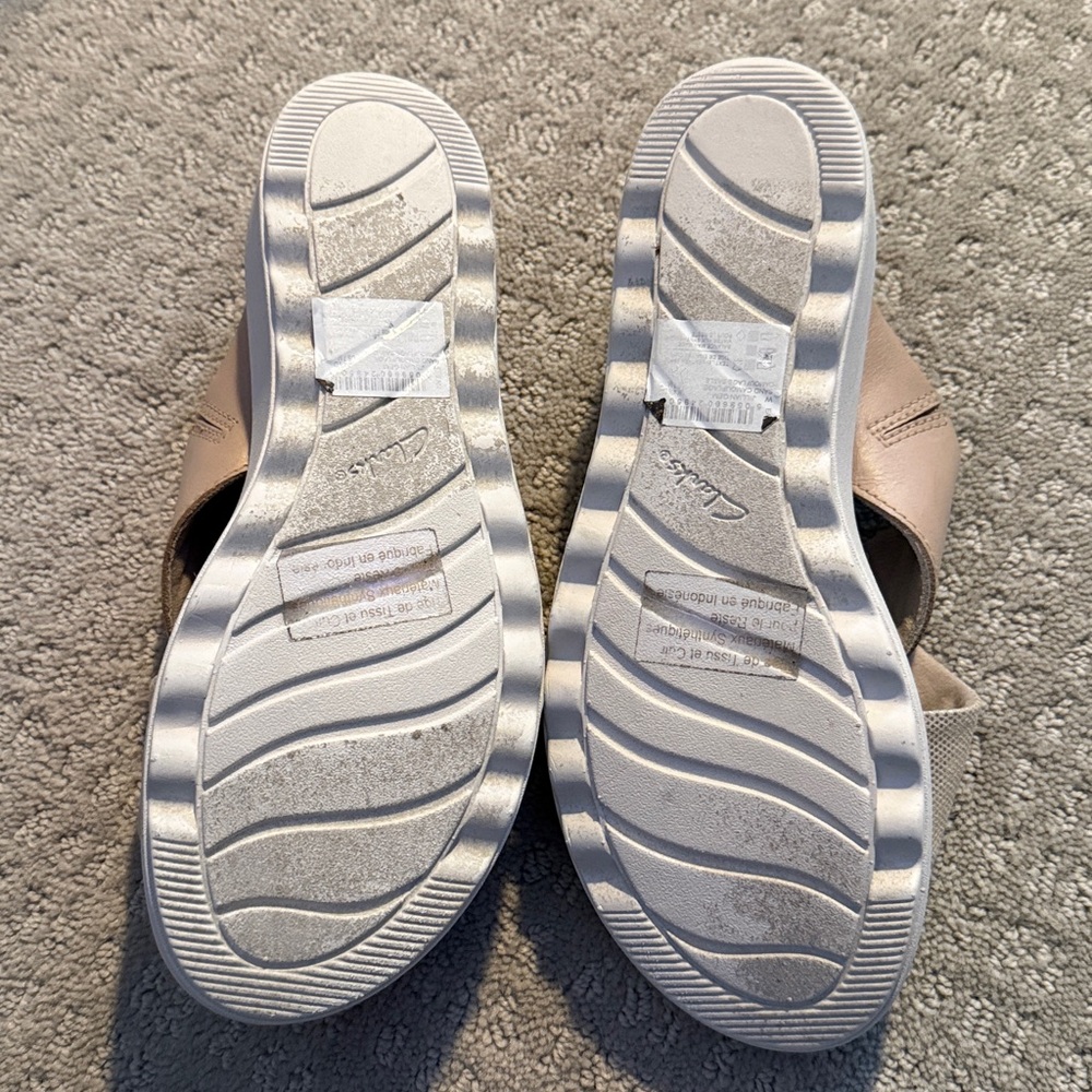 Clarks Women's Light Tan Cross-Strap Sandals 7 - Picture 3 of 4